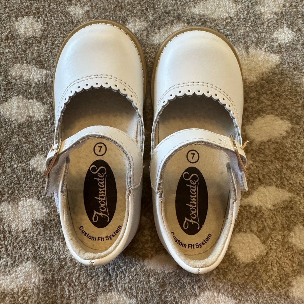 FootMates Classic White Mary Jane Shoes